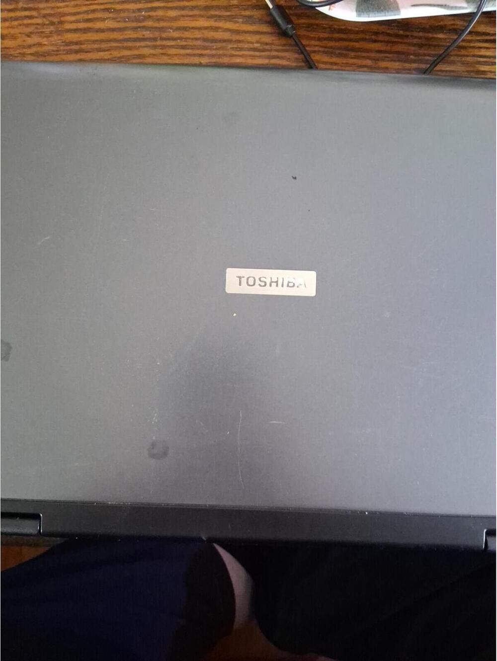 Toshiba Satellite M115- S1061 15.6" Laptop Intel Celeron M 1GB Ram 80 HD Win7pro